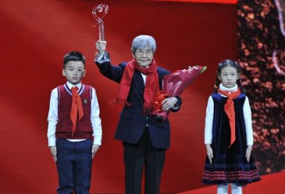 ​带你走近，2019年感动中国十大人物