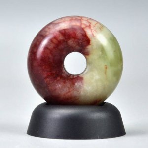 ​为何关乎它的传闻层出不穷，揭秘血玉离奇的身世秘密