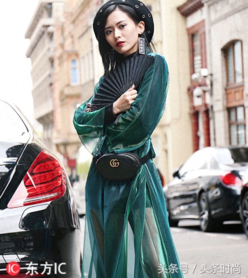 腰包的几种背法 光系在腰间真的很无聊呀！