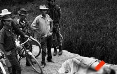 ​在越南战场上，一位北越女战俘命丧美军之手，尸体被抛...