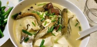 ​吃泥鳅到底要不要去“内脏”，很多人不知道，今天告诉你正确做法