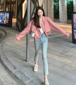 ​牛仔裤搭配这4件上衣，时髦又洋气