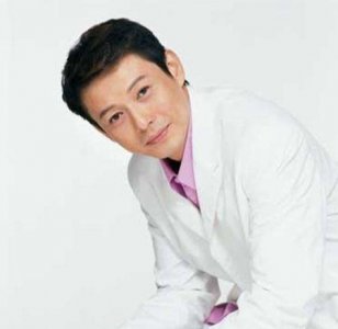 ​原＂央视一哥＂程前，娶小20岁娇妻，今老来得子也算幸福