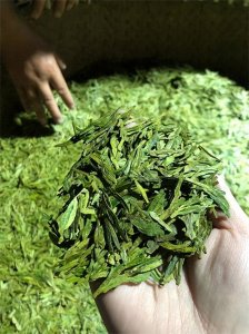 ​中国十大绿茶，安徽占三，浙江两个，不好排名，第三之后意见大了