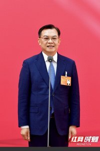 ​沈裕谋：2025年将实施消费扩容升级十大专项行动｜直击厅长通道