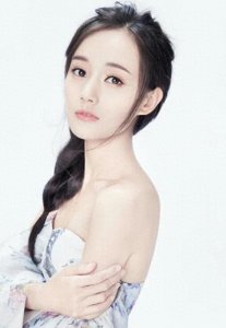 ​李一桐被曝整容改名改年纪，实际年龄31，资源好其实是有金主？