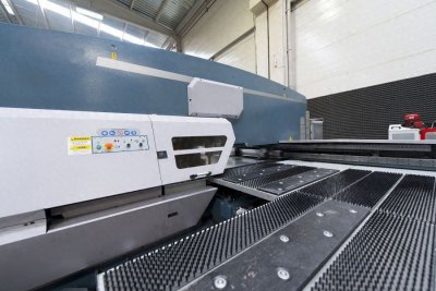 ​醒目、吸引人的标题，例如：“京华激光：投资潜力与未来展望”。