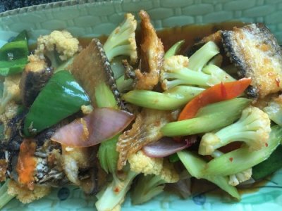 ​酥香海鲫鱼，这么做，一鱼两吃哟