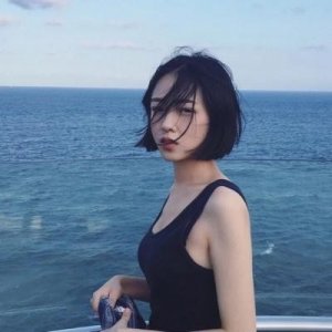 ​短发女生侧脸有意境好看的微信头像