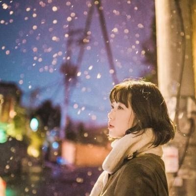 短发女生侧脸有意境好看的微信头像