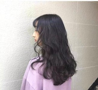 ​有一种烫发叫“背烫”，有一种美丽叫“背影”！