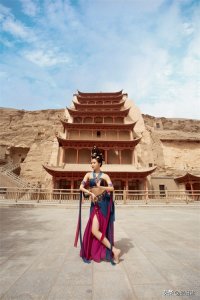 ​全网炸锅！兰州中山桥的飞天美到让女生心动，堪比莫高窟仙子降世