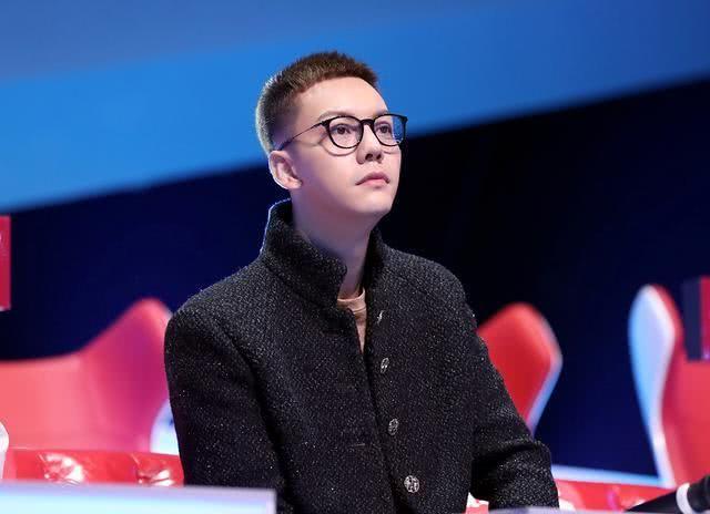 都说寸头是检验男生颜值的标准，陈伟霆寸头绝对帅翻天