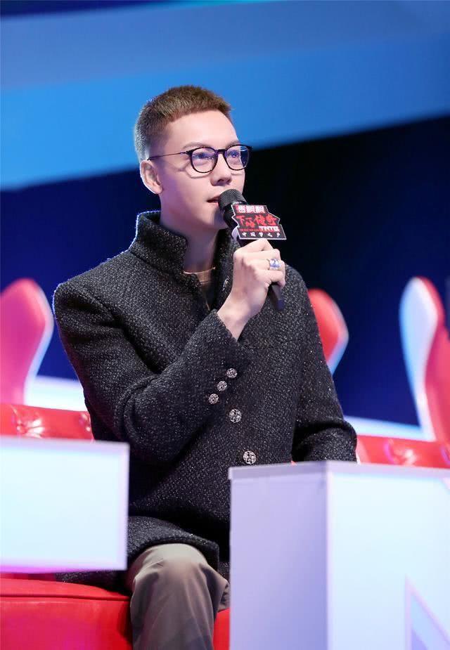 都说寸头是检验男生颜值的标准，陈伟霆寸头绝对帅翻天