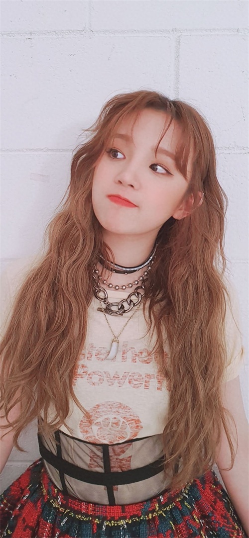 宋雨琦俏皮甜美手机壁纸