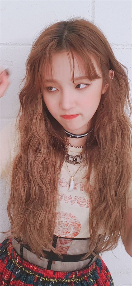 宋雨琦俏皮甜美手机壁纸