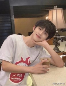 ​不要和总觉得自己很帅