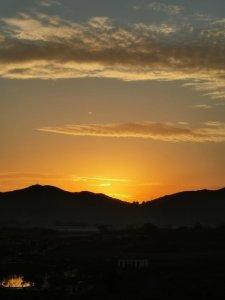 ​穷则兼顾天下，富则独