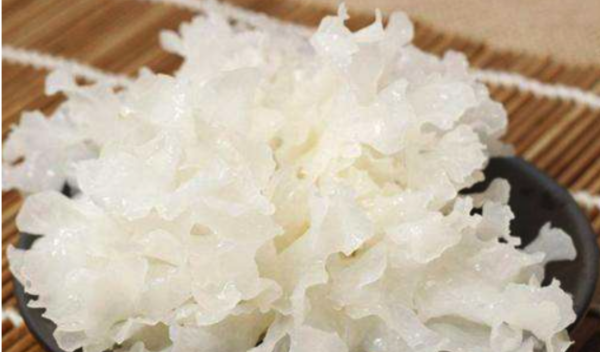 银耳不焯水能吃,银耳是需要焯水吗?图1