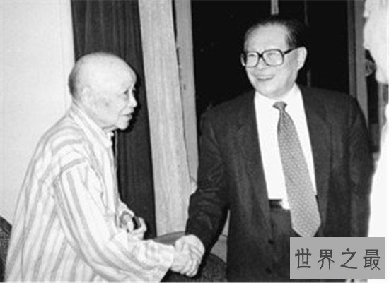 著名数学家的故事都有那些?为什么苹果偏偏落在了牛顿的头上?