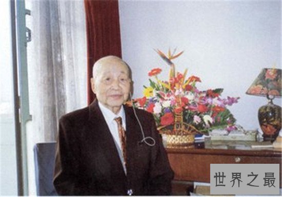 著名数学家的故事都有那些?为什么苹果偏偏落在了牛顿的头上?