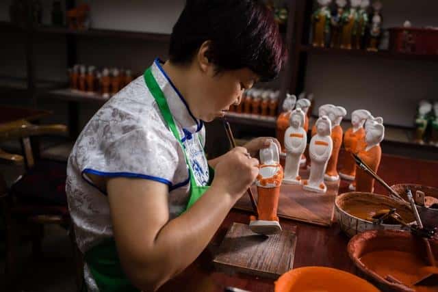 唐三彩制作工艺与艺术特点（唐三彩是什么技术）