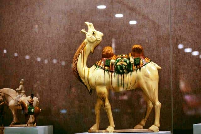 唐三彩制作工艺与艺术特点（唐三彩是什么技术）