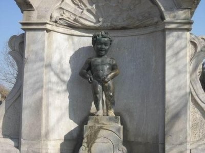 ​在大街上随便亲吻，比