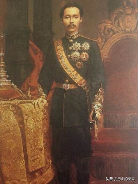 至今统治泰国的朝代——曼谷王朝九代先王登基画像，全是明君英主