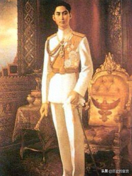 至今统治泰国的朝代——曼谷王朝九代先王登基画像，全是明君英主