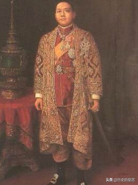 至今统治泰国的朝代——曼谷王朝九代先王登基画像，全是明君英主