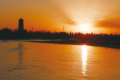 ​疏勒河畔春潮涌 以水为