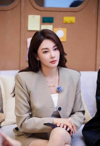 ​张雨绮穿丝袜跟别人不