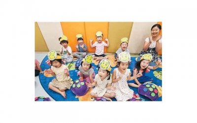 ​工人和妻子告别，老板