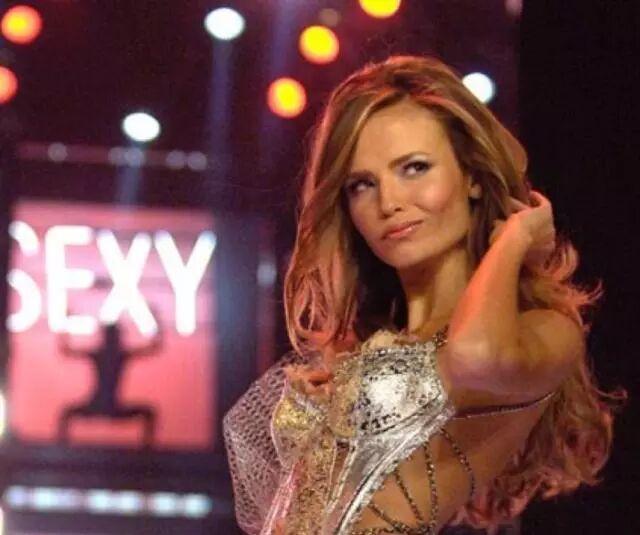 维密秀场脸最臭的超模泡泡莉，一上场就是“老娘就是目中无人”