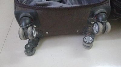 ​行装箱轮子卡头发，用