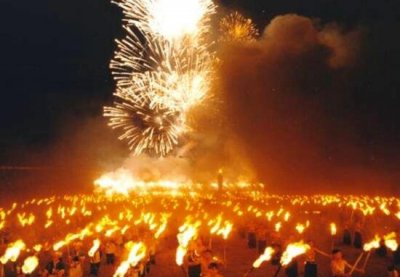 ​陈旧保守的彝族火炬节