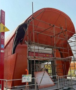 ​市民吐槽地铁出入口外