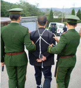 ​死刑执行现场：法警崩