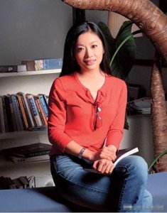 ​凤凰卫视主持人曾子墨